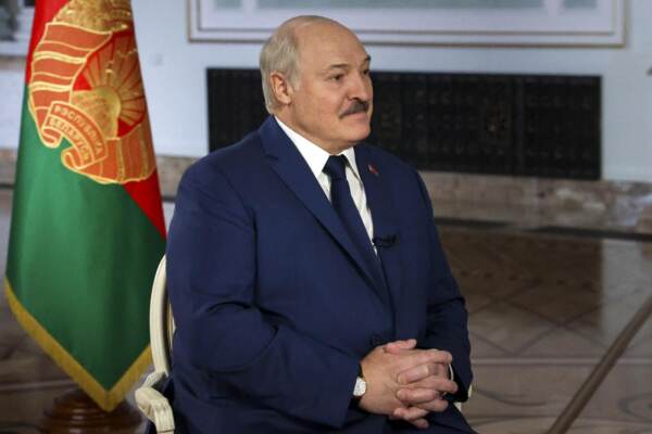 Bielorussia, Lukashenko: “Se le sanzioni ci metteranno in emergenza taglieremo il gas all’Europa”