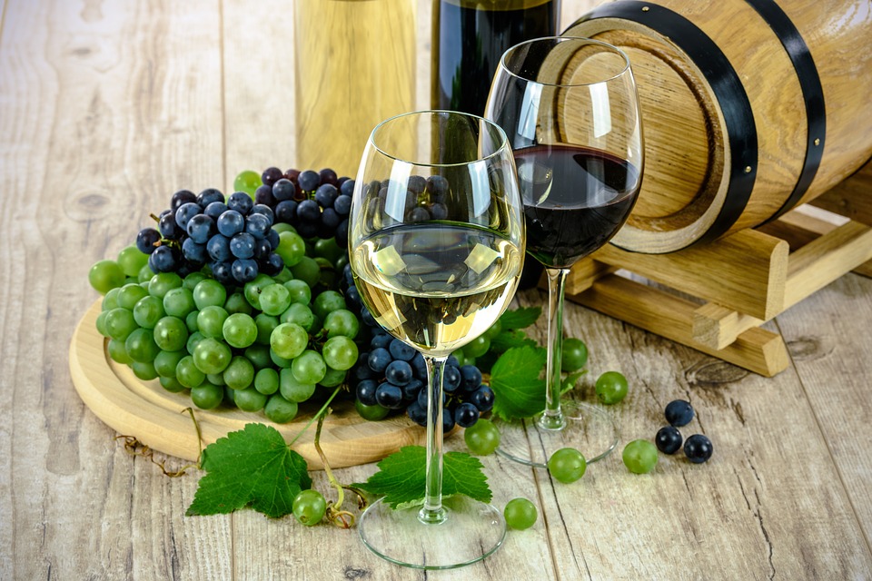 Nessuna etichetta sanitaria sul vino: necessario distinguere tra uso e abuso di alcol e fare la corretta informazione su un consumo responsabile