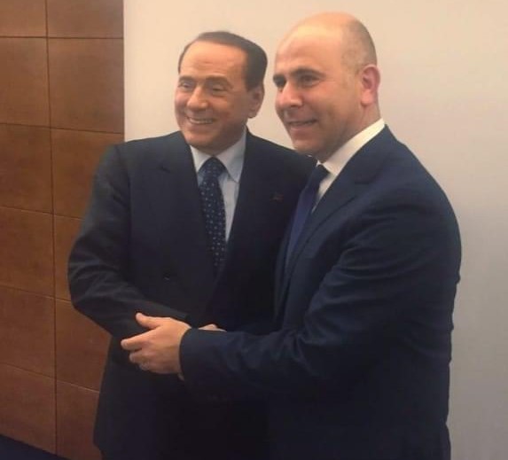Morte presidente Berlusconi, De Meo (FI): “Un straordinario innovatore, un padre politico per tutti noi”