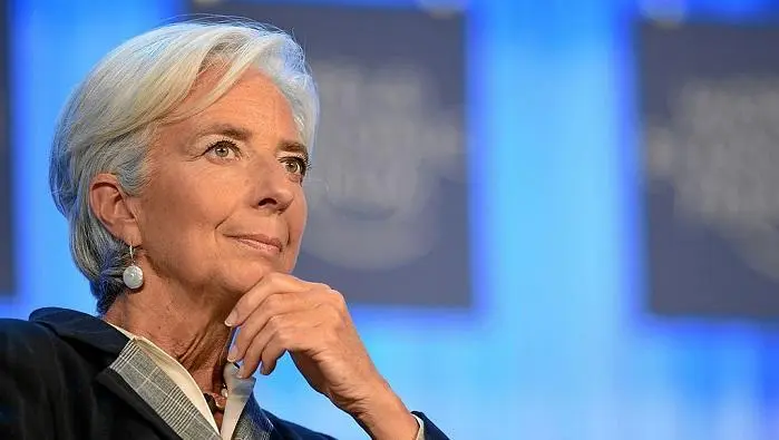 Lagarde (Bce): “Rialzo dei tassi ancora a Luglio e Settembre”. Protesta del Governo